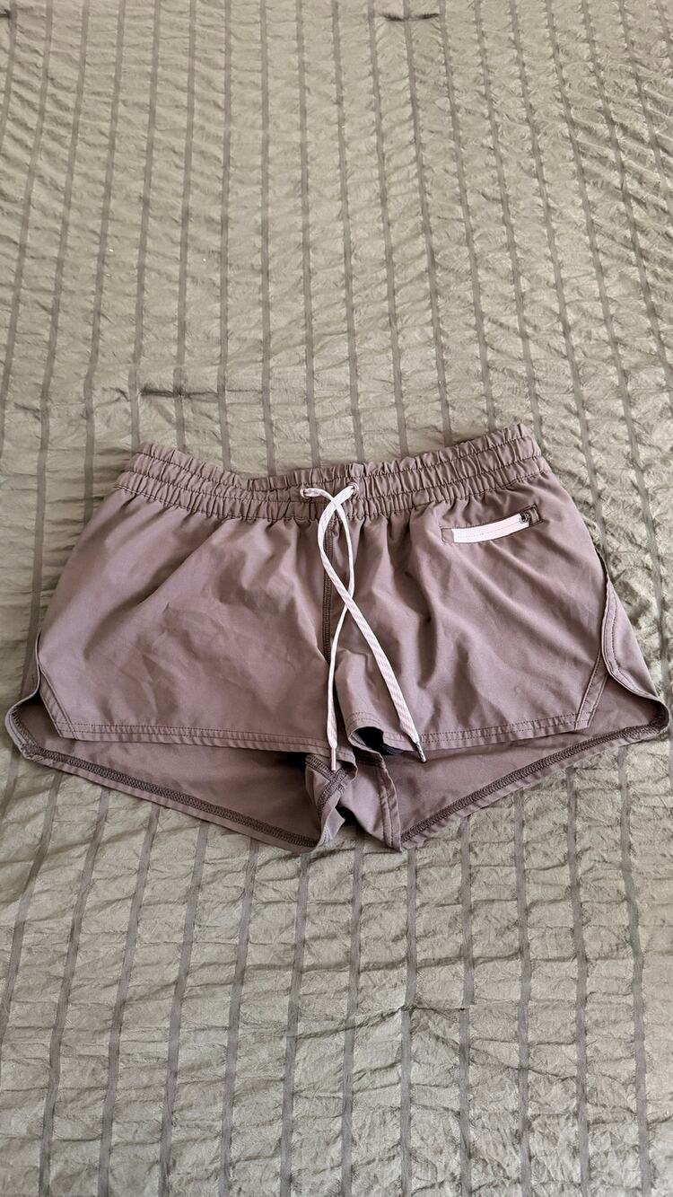 Vuori Clementine Shorts 2.5” Inseam size Medium